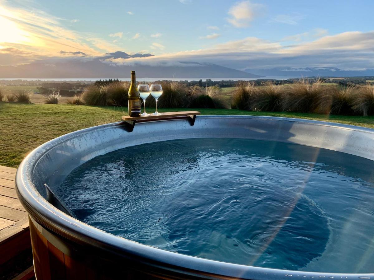 Fiordland Eco-Retreat -- Panoramic Views -- Hot Tub Villa Te Anau Buitenkant foto