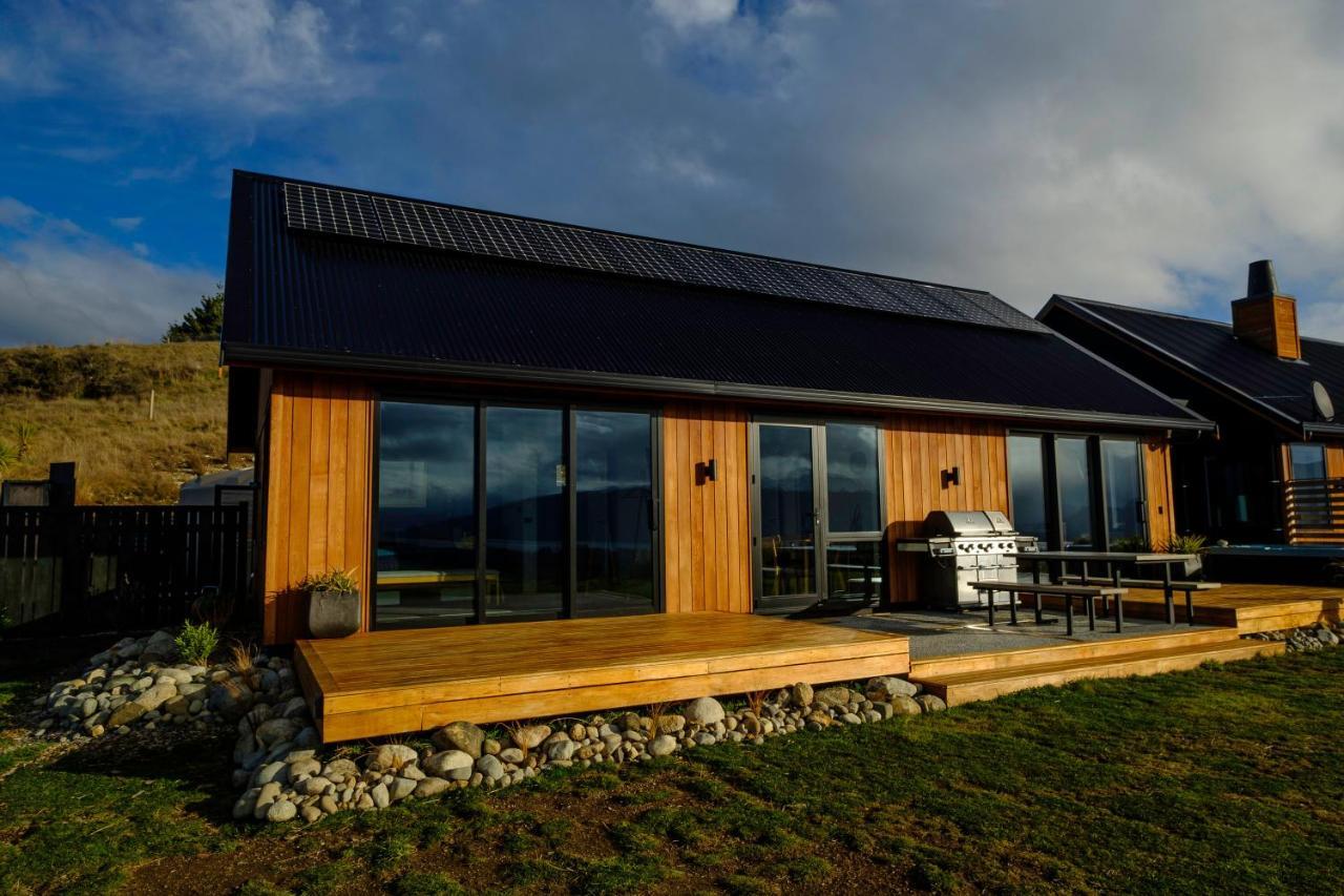 Fiordland Eco-Retreat -- Panoramic Views -- Hot Tub Villa Te Anau Buitenkant foto