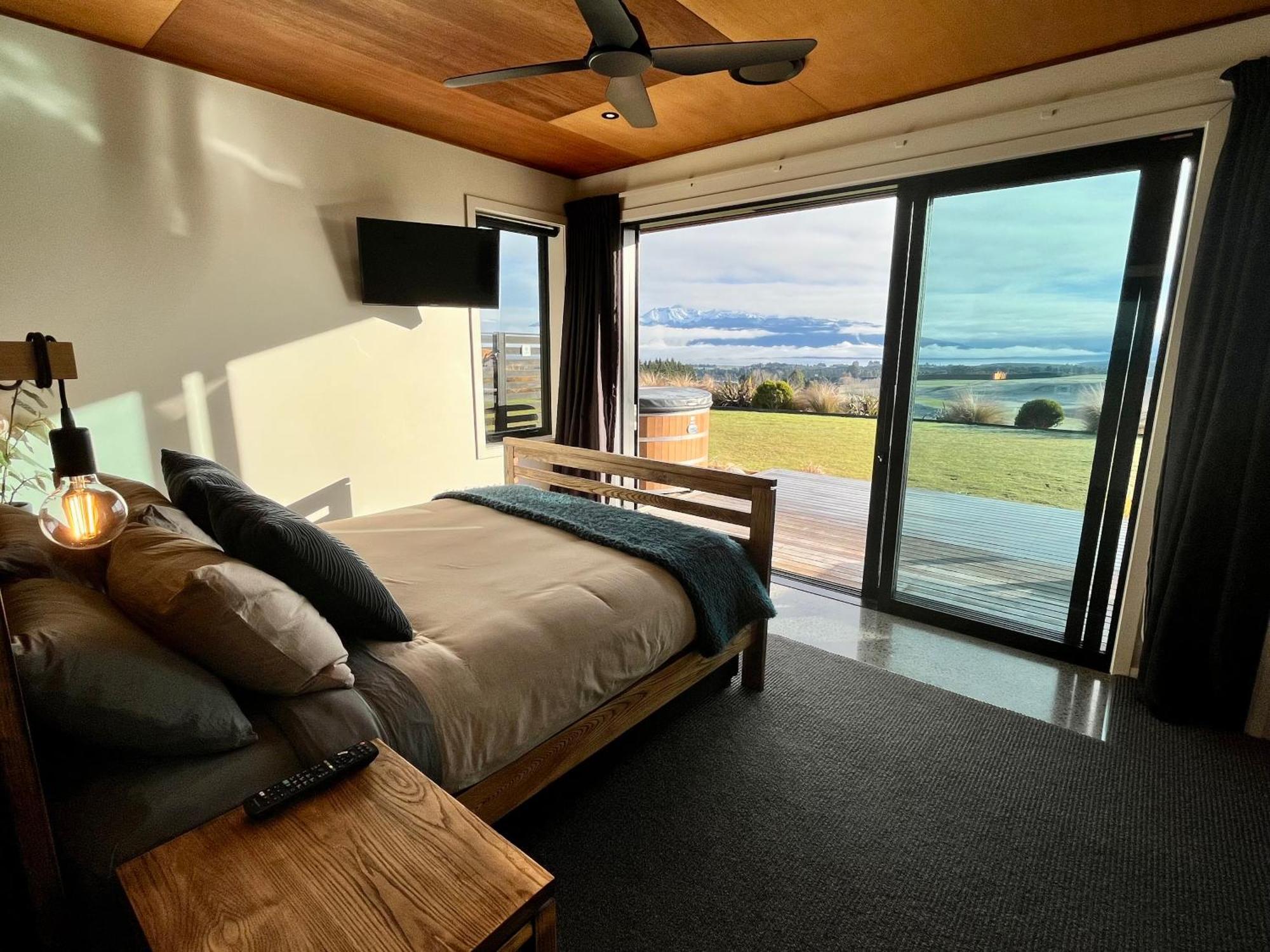 Fiordland Eco-Retreat -- Panoramic Views -- Hot Tub Villa Te Anau Buitenkant foto