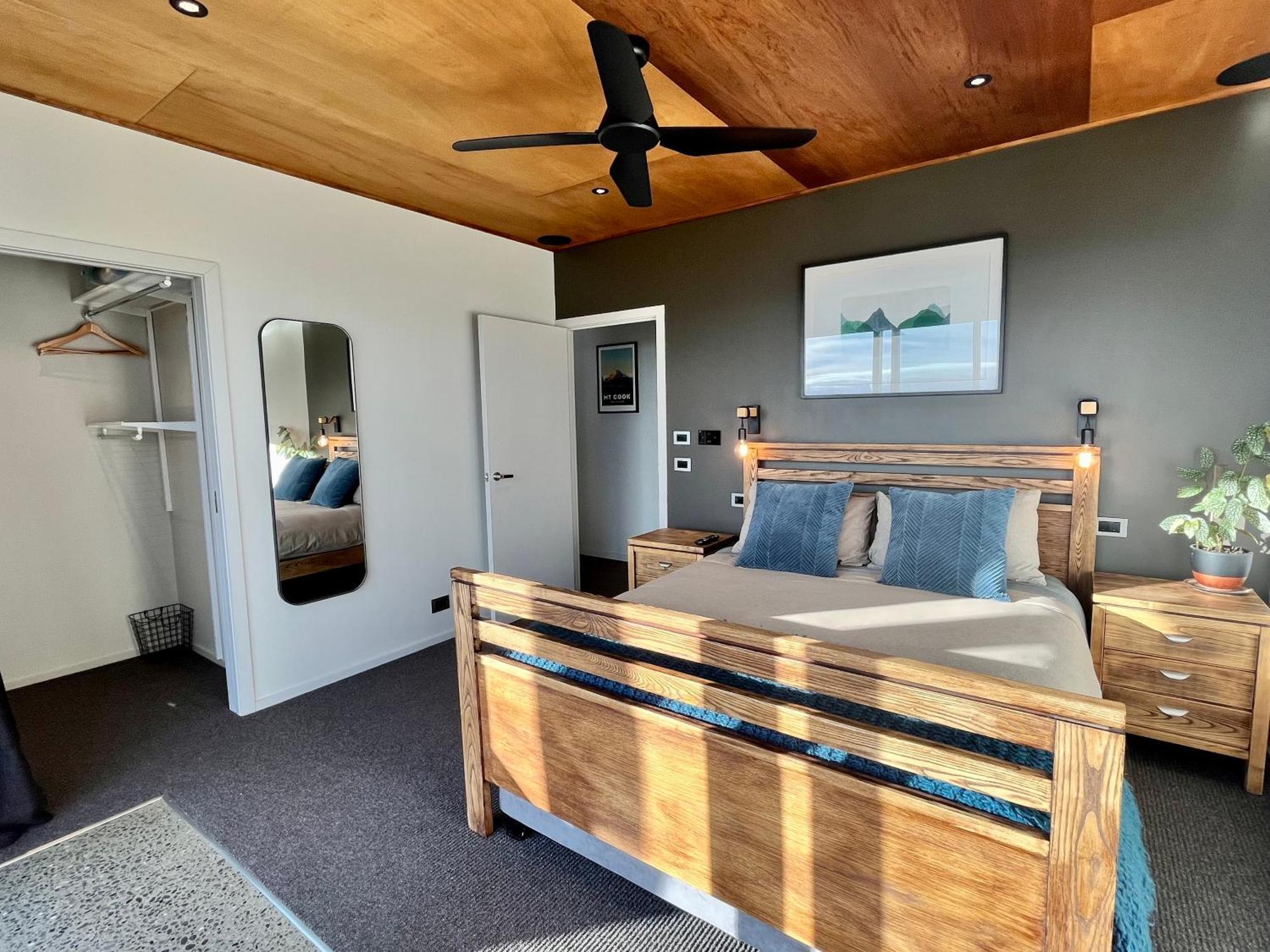 Fiordland Eco-Retreat -- Panoramic Views -- Hot Tub Villa Te Anau Buitenkant foto