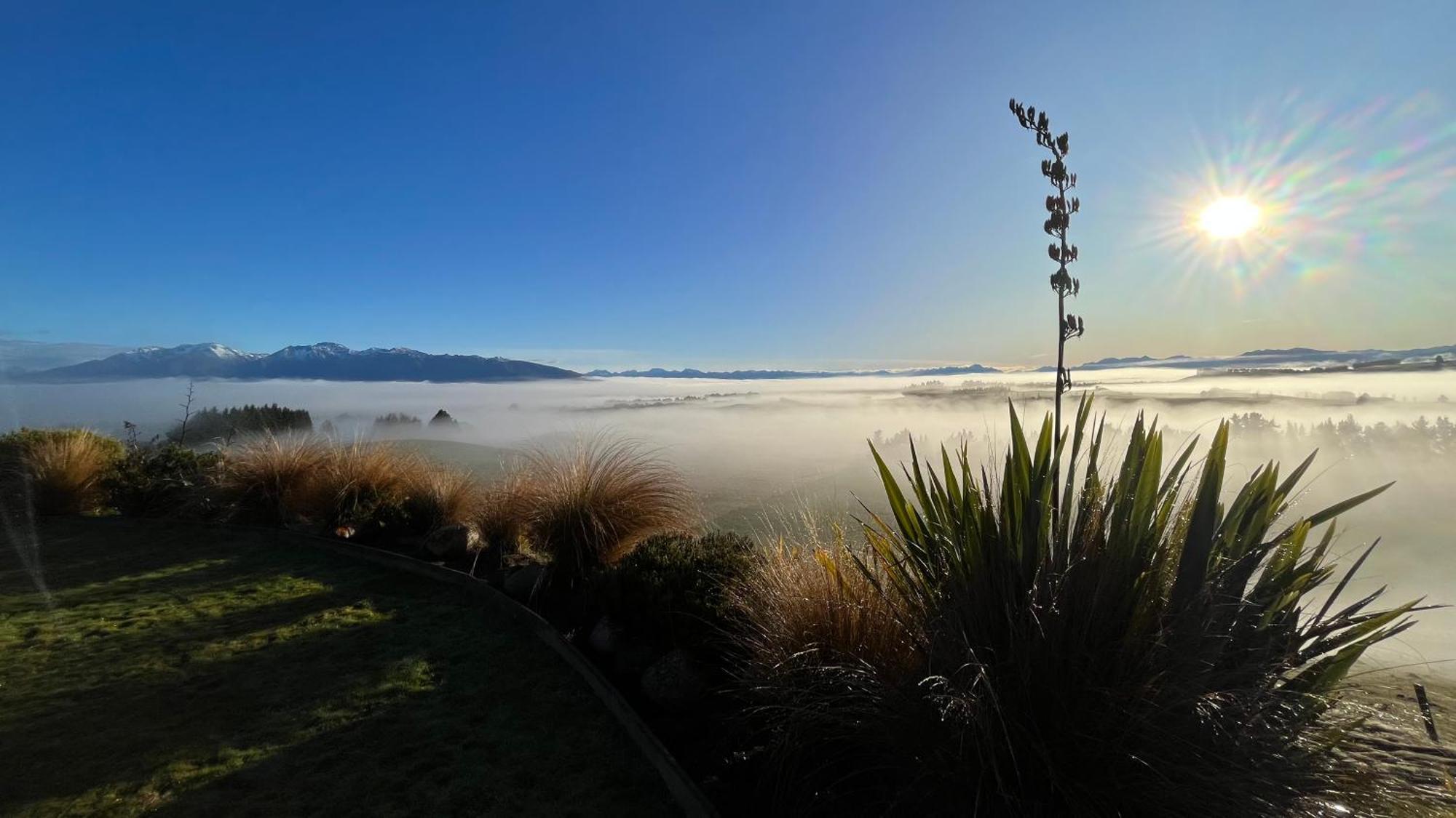 Fiordland Eco-Retreat -- Panoramic Views -- Hot Tub Villa Te Anau Buitenkant foto