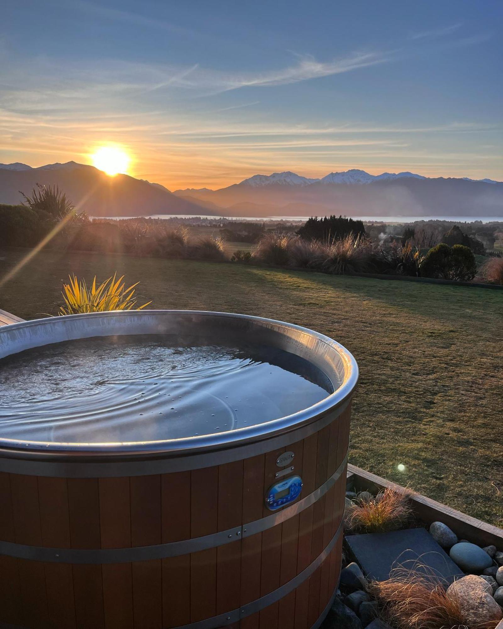 Fiordland Eco-Retreat -- Panoramic Views -- Hot Tub Villa Te Anau Buitenkant foto